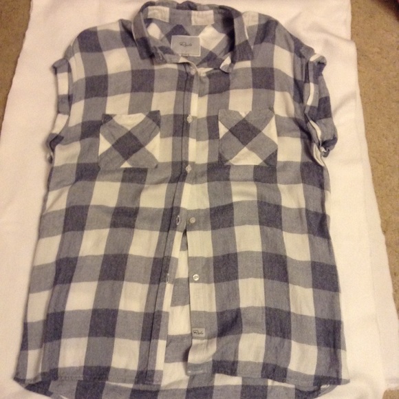 NWOT Rails "Britt" Rolled Sleeve - Picture 2 of 6